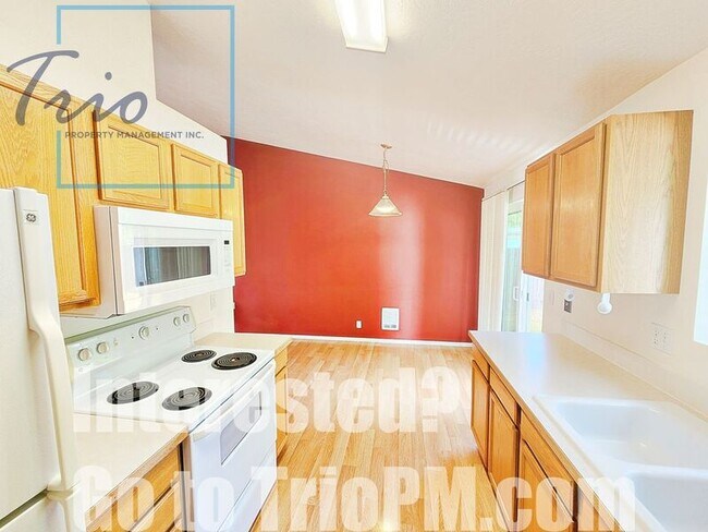 Building Photo - 592 Blue Jay Loop