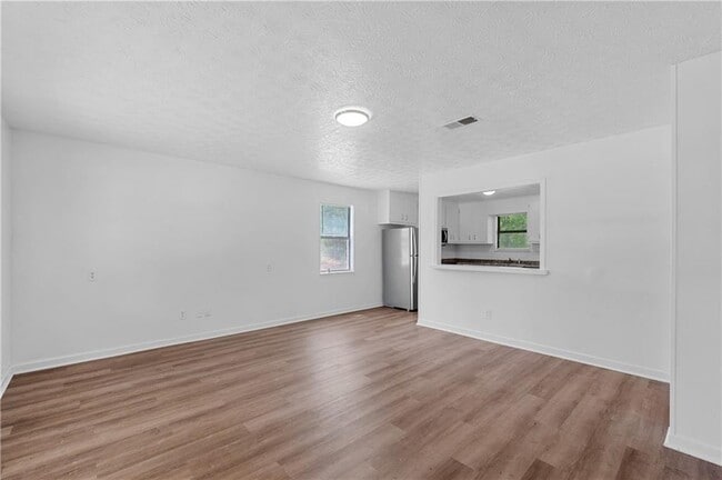 Building Photo - 113 Tanglewood Dr
