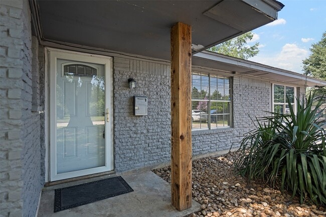 Building Photo - 15915 Mueschke Rd