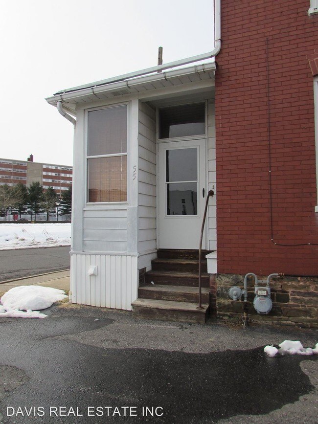 Building Photo - 557 W Church St