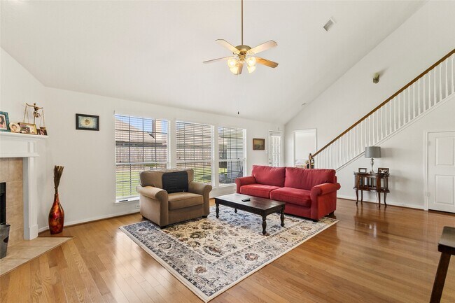 Foto del edificio - 427 Pinewood Ridge Dr