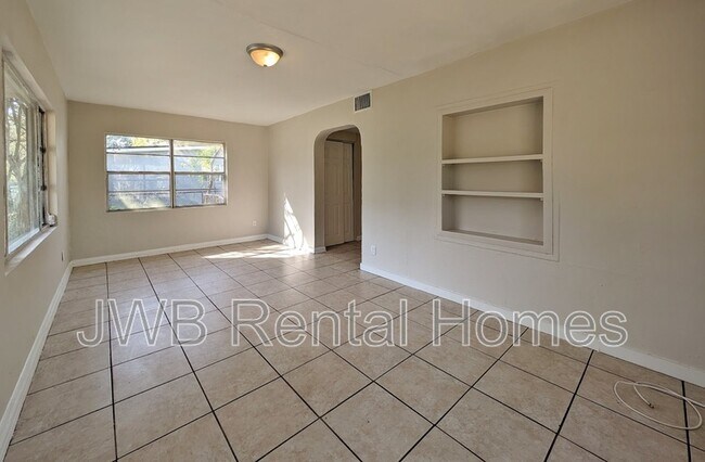 Building Photo - 5752 Iris Blvd