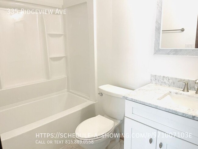 Building Photo - Newly Renovated 1 Bedroom Apt! Private Ent...