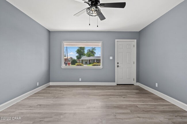 Building Photo - 162 N Anita Dr