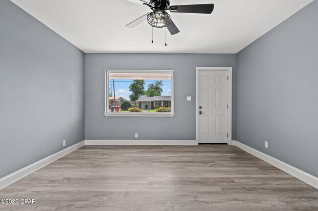 Foto del edificio - 162 N Anita Dr