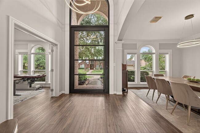 Foto del edificio - 1403 Hillside Forest Dr