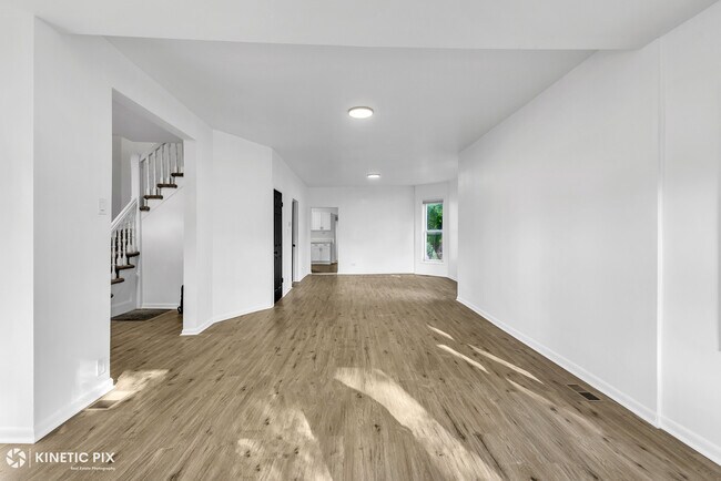 Foto del edificio - 8617 S Lowe Ave