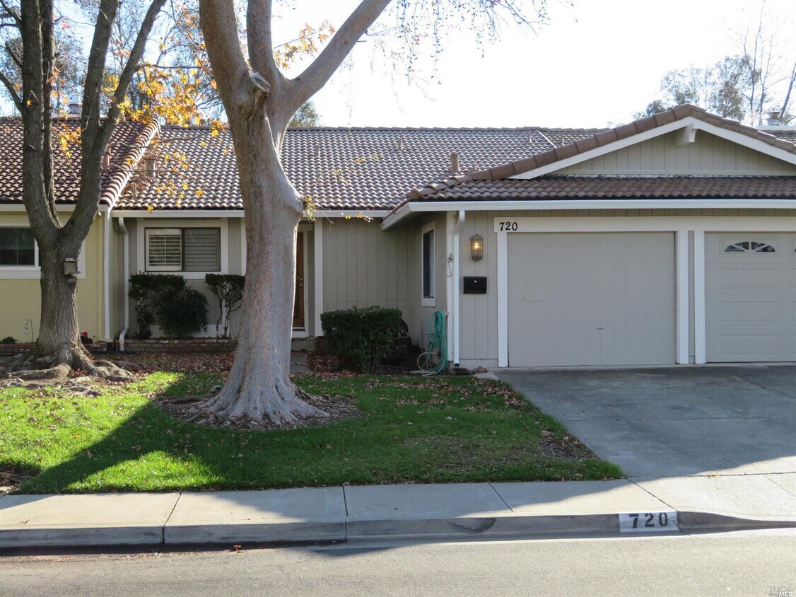 Primary Photo - 720 Yellowstone Dr