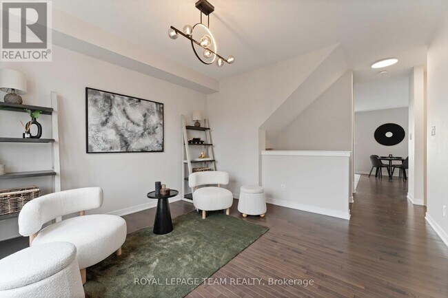 Photo du bâtiment - 3040 Travertine Way