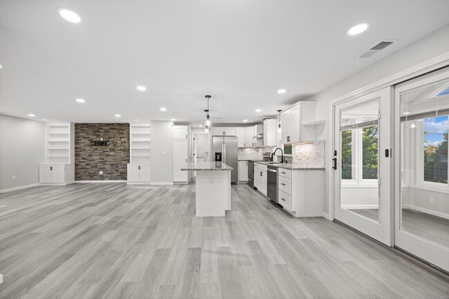 Building Photo - 38 Longvue Dr