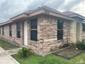 Building Photo - 414 Pirul St