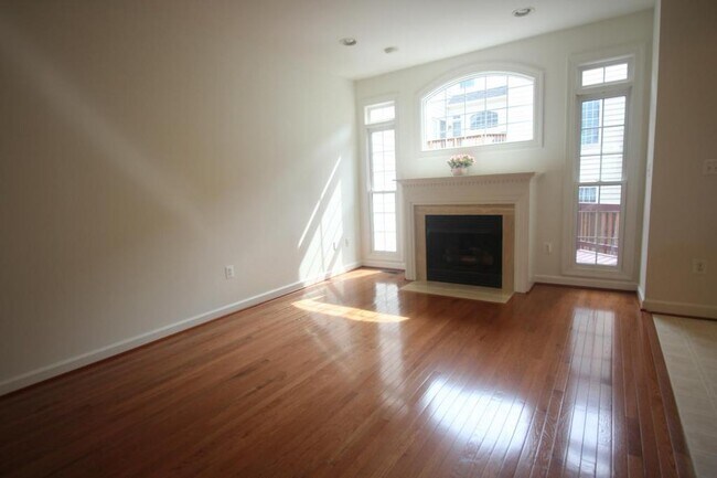 Foto del edificio - 4555 Fair Valley Dr