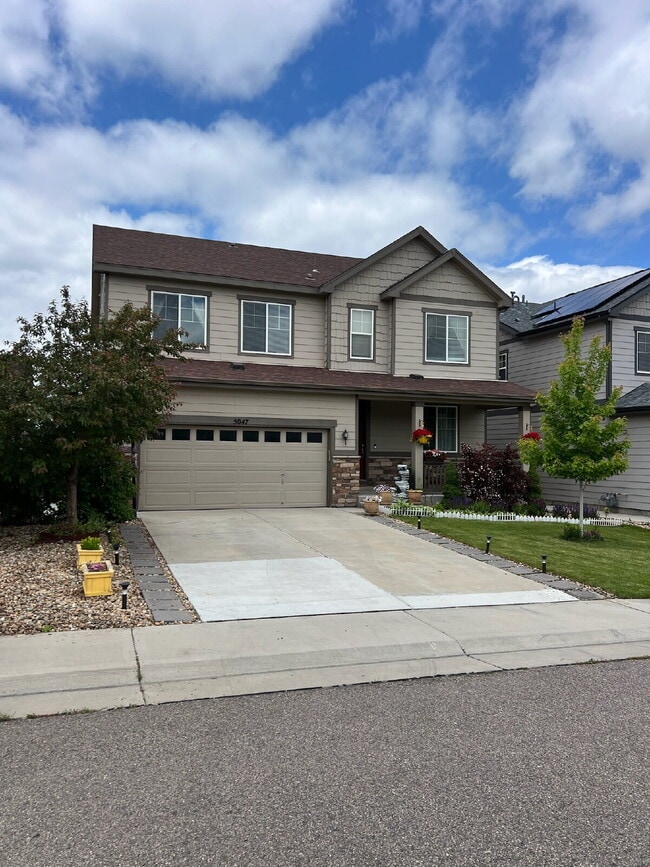 Building Photo - "Spacious 6-Bedroom Haven with 5 Full Baths in Aurora - 3,729 Sq. Ft. of Comfort & Style!"