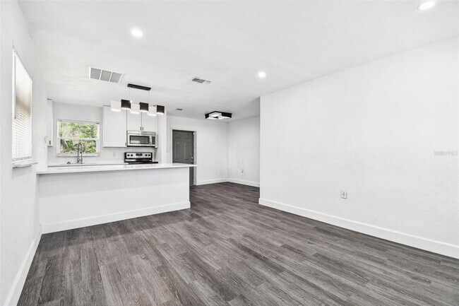 Building Photo - 4853 Lanette St