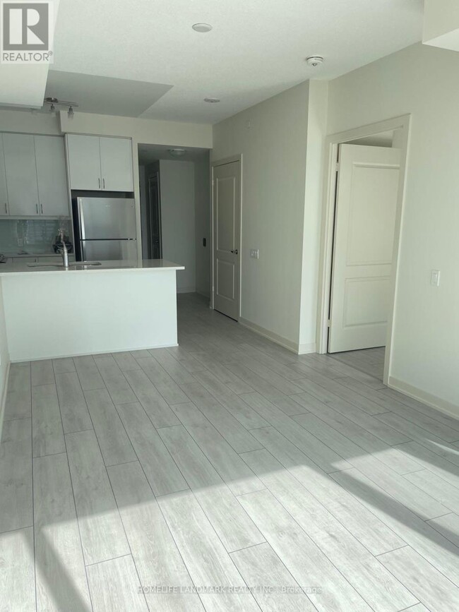 Photo du bâtiment - 4955-4955 Yonge St