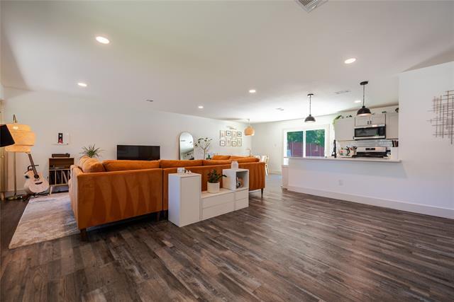 Foto del edificio - 3704 Strayhorn Dr