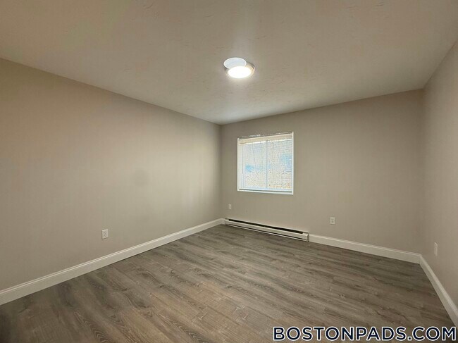 Foto del edificio - 310 Thompson Rd