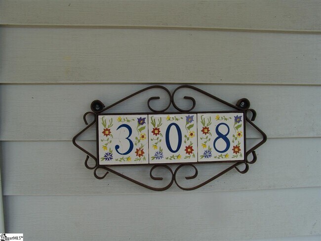 Foto del edificio - 308 W College St