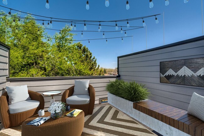 Building Photo - Accessible Townhome near Edgewater!