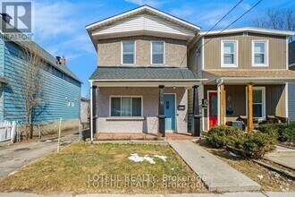 Building Photo - 11 Champagne Ave S