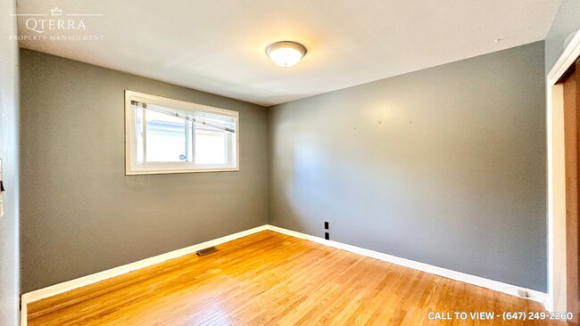 Building Photo - 886 Grenoble Blvd