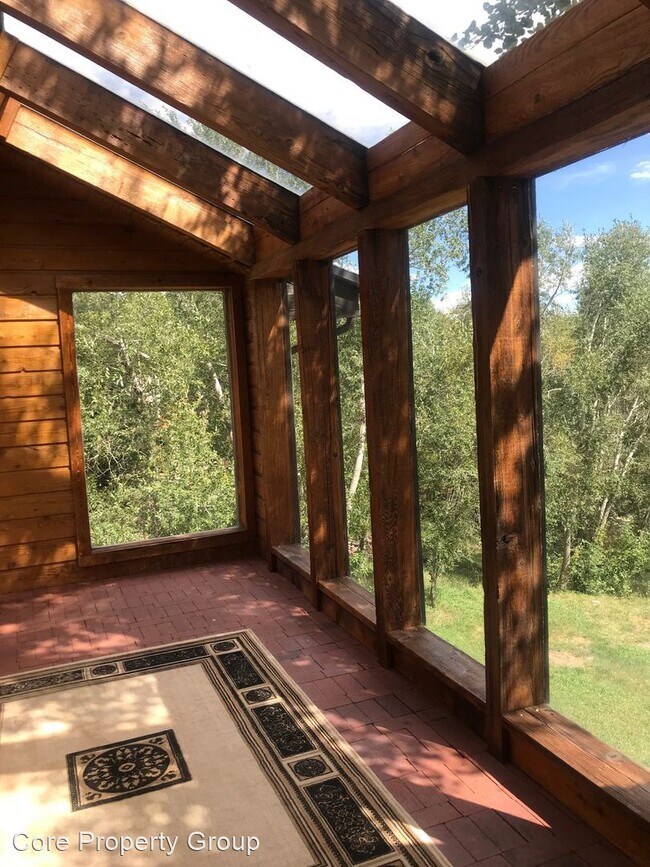 Foto del edificio - 4 br, 3 bath House - 18255 Knollwood Blvd