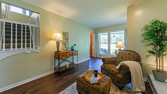 Foto del edificio - 5099 Wardcliff Dr