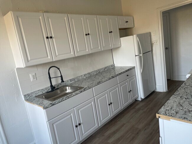 Foto del edificio - 211 Glenwood Ave