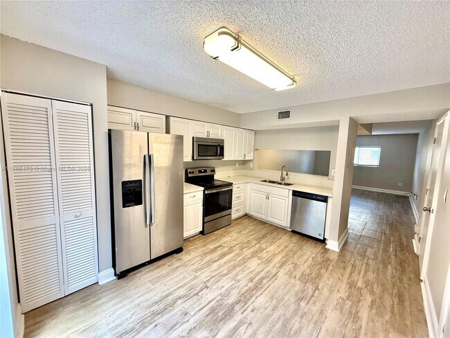 Building Photo - 8250 SW 149th Ct