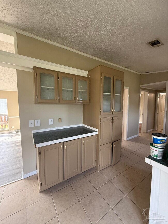 Foto del edificio - 5675 Saufley Field Rd