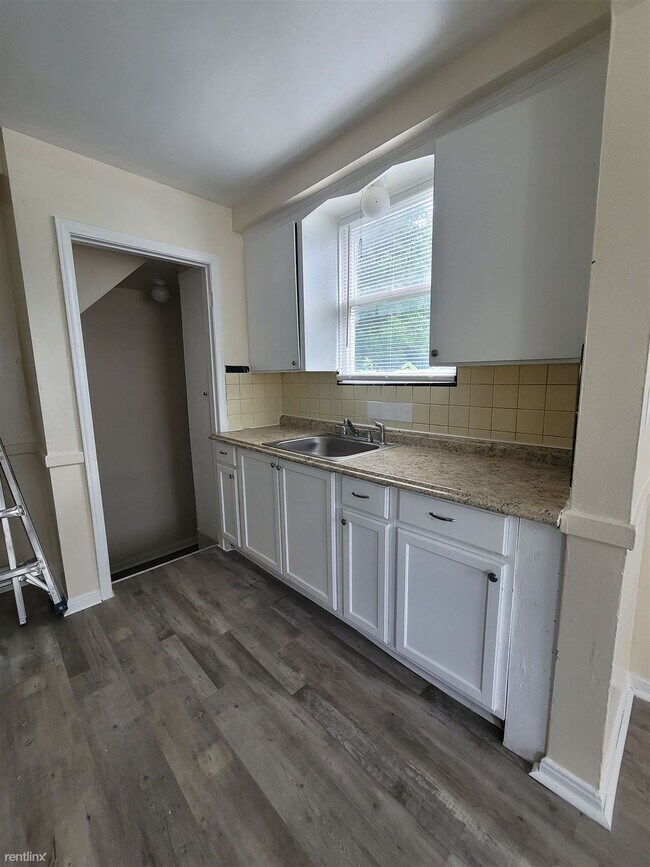 Building Photo - 3 br, 1 bath House - 11240 Promenade St