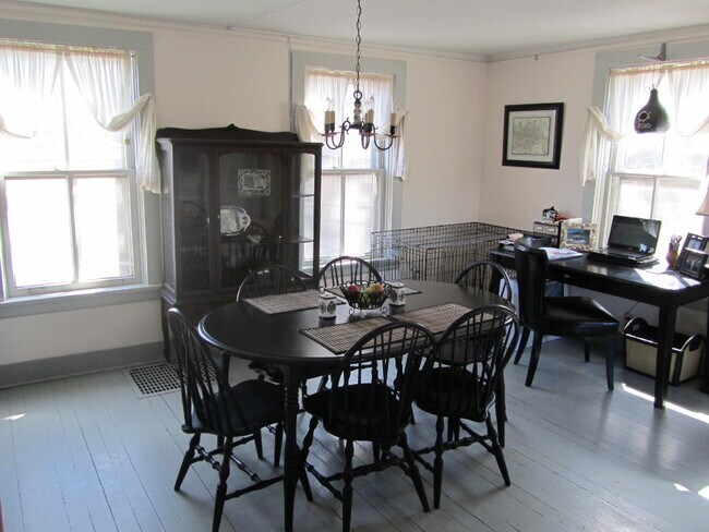 Foto del edificio - 617 Oakton St