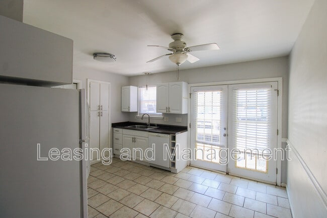Building Photo - 1423 Ashley River Rd