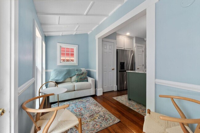 Building Photo - 72 Abbott St