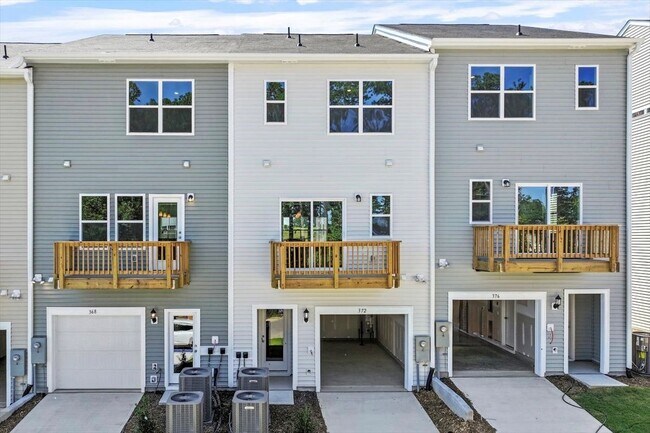 Foto del edificio - 372 Chesapeake Cmns St