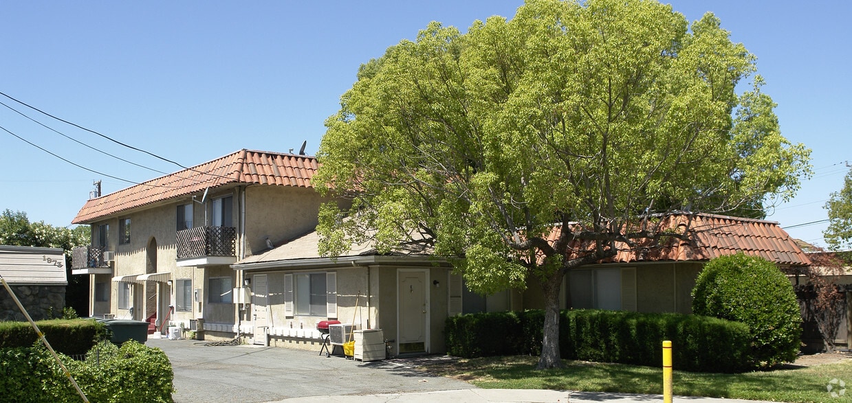 Primary Photo - 1973 Jacqueline Way