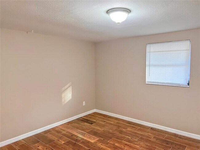 Foto del edificio - 5880 Colonial Dr