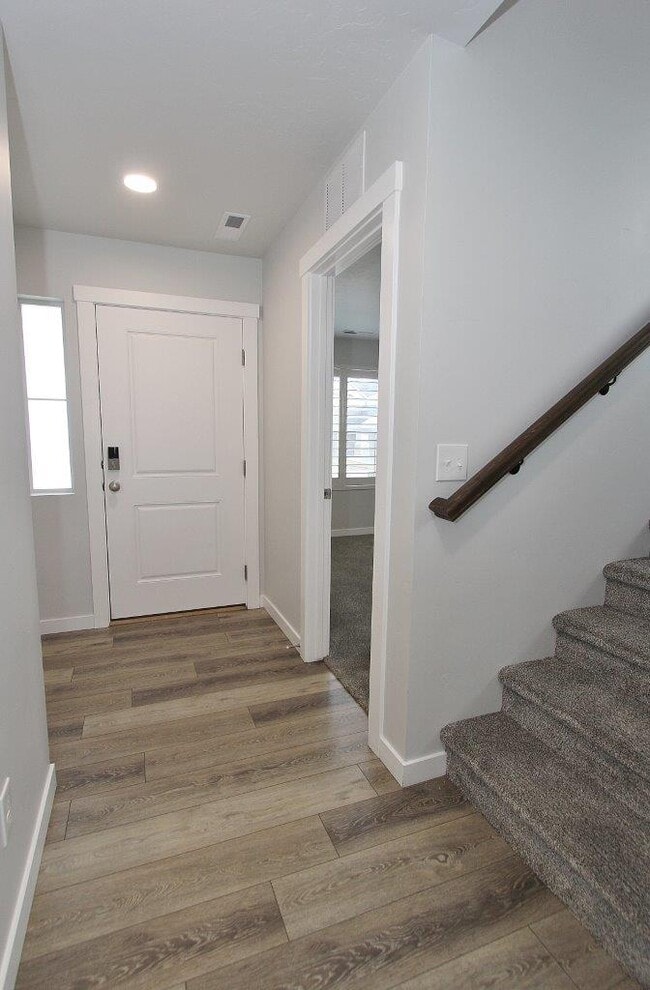 Building Photo - 6587 S Memory Wy