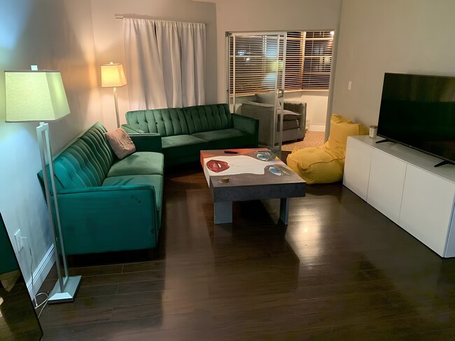 Foto del edificio - 1615 NE Miami Gardens Dr
