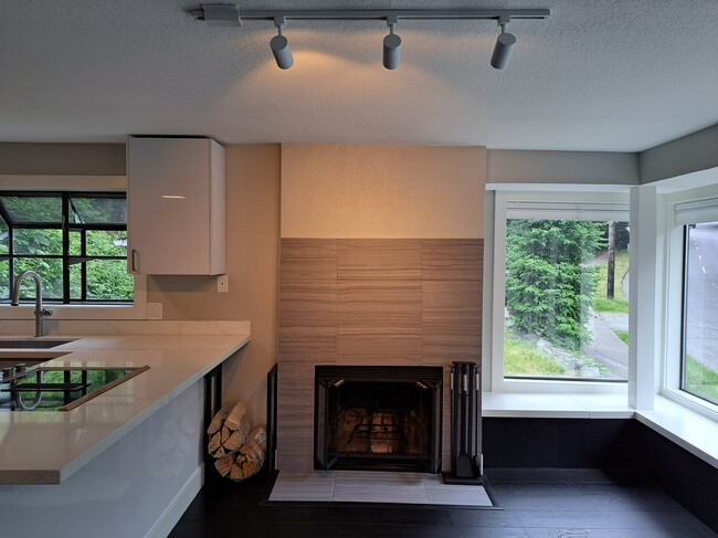Building Photo - 7080 Lincoln Park Way SW