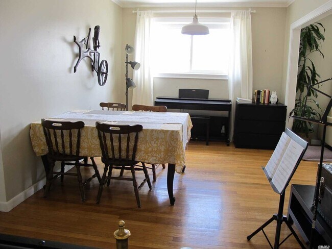 Foto del edificio - 213-49 39th Ave