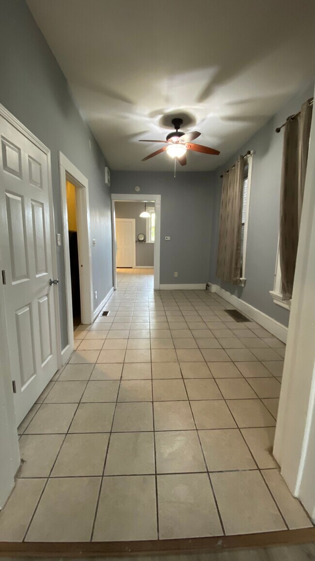 Dos (2) baños - 1621 W Cullerton St