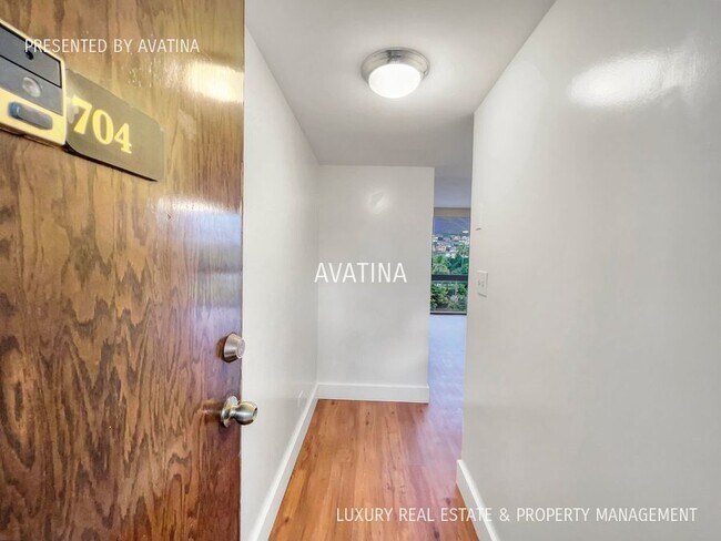 Building Photo - 222 S Vineyard St