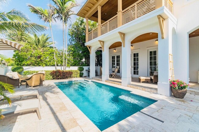 Building Photo - 1127 Miramar Dr