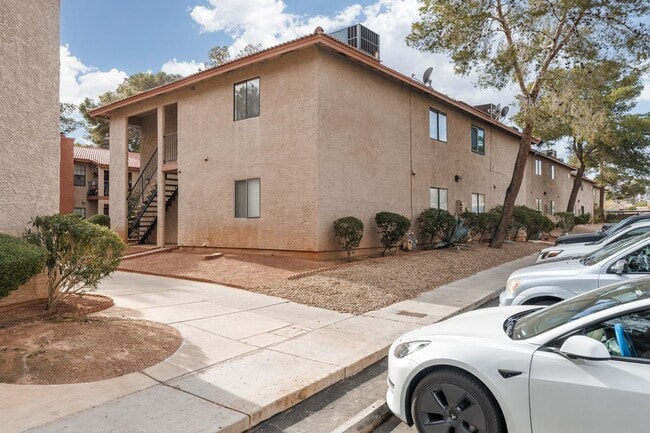 Building Photo - Adorable 2 Bedrooms Condo