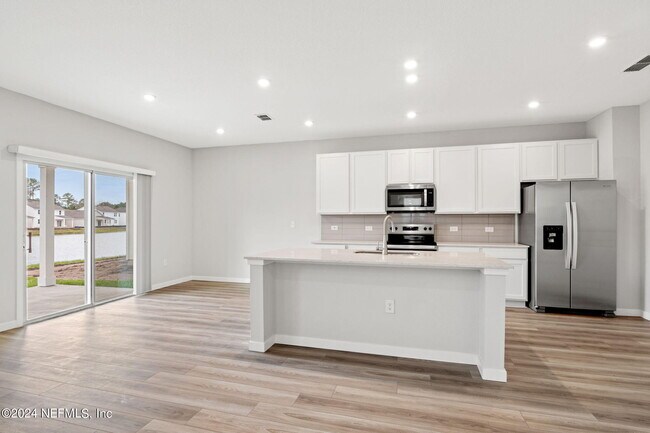 Foto del edificio - 14710 Cashew Ave