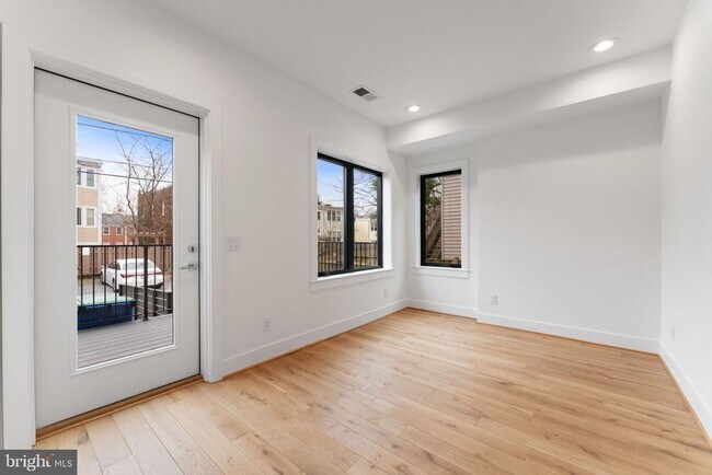 Foto del edificio - 2217 40th St NW