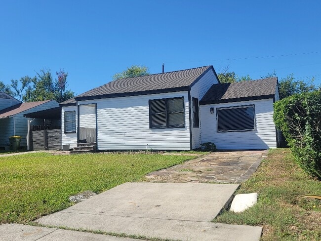 Building Photo - 1112 Sunset Dr