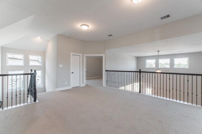 Foto del edificio - 2016 Woodland Park Ct