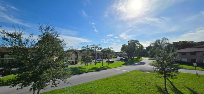 Foto del edificio - 10056 Winding Lake Rd